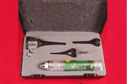 New Verterinary Otoscope LED Color Handle W/1 Extra Bulb, AS-1005