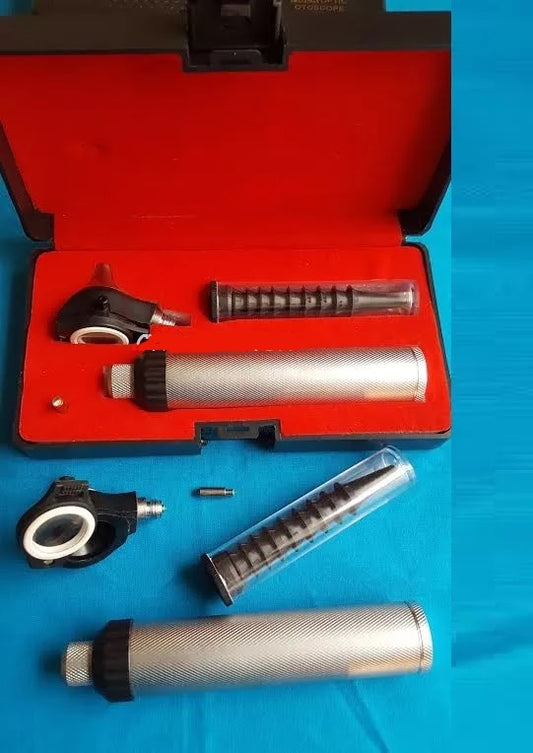 Fiber Optic Otoscope with Specula set +1 Extra Bulb,  AS-1009